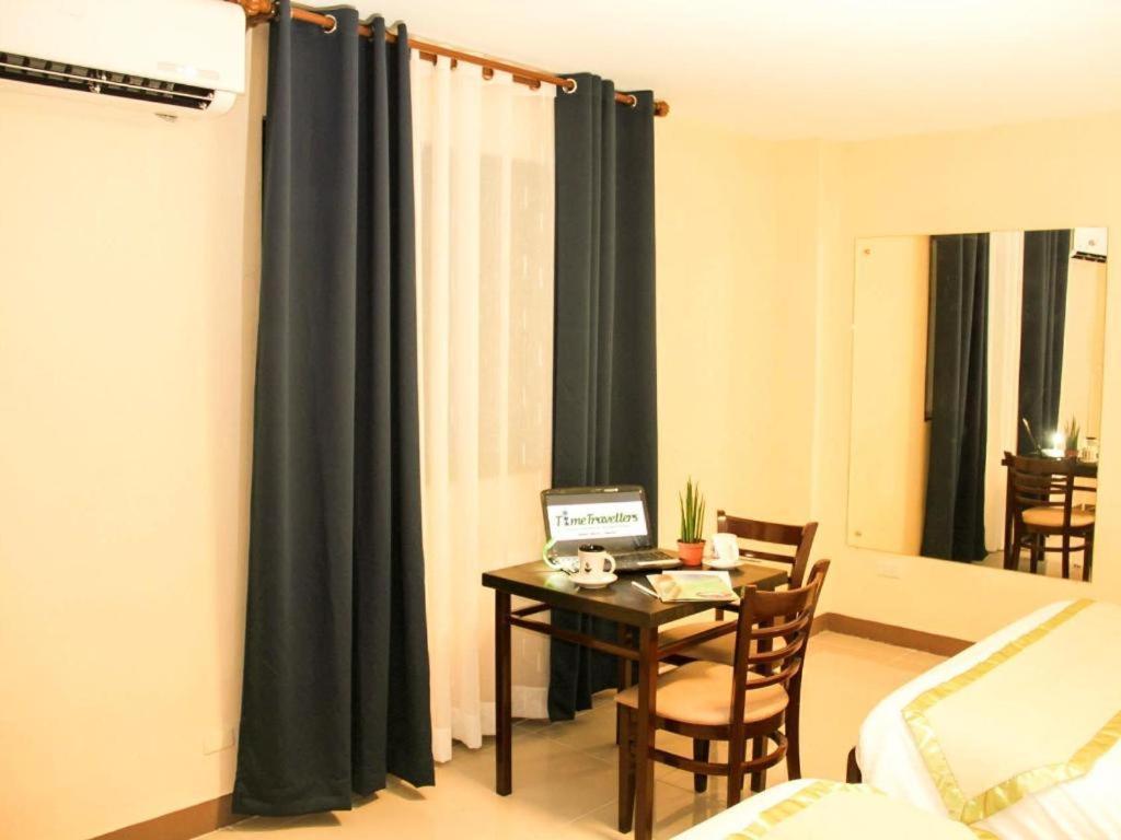 Time Travellers Hotel Manilla Buitenkant foto